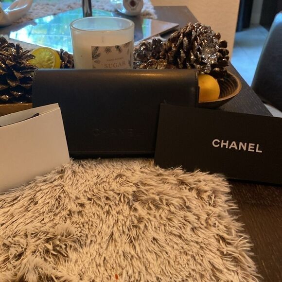 NWOT Chanel Sunglasses tortoise polarized.Box and case included - Picture 5 of 5